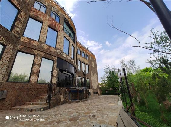 هتل، رستوران، تالار و باغسرای کاخ اشراف هتل، رستوران، تالار و باغسرای کاخ اشراف