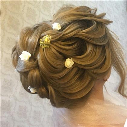 گروه زیبایی هاله آریایی