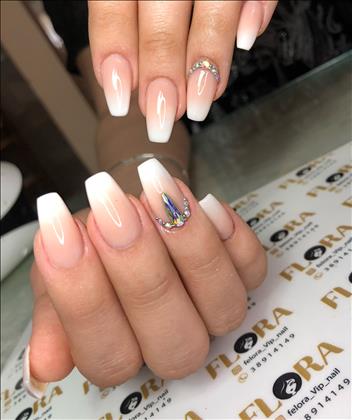  کاشت ناخن فلورا vip nail