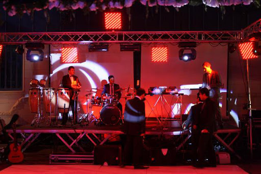 گروه موزیک و دی جی