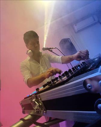 دی جی آرون مقدم