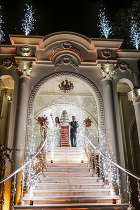 باغ تالار عمارت ریورساید