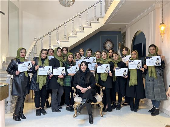 آکادمی تخصصی رنگ و کراتین ناهید بزمی