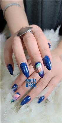 سالن زیبایی مدادرنگی