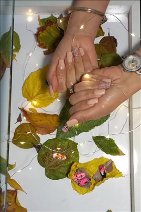 کلینیک تخصصی کاشت ناخن فرناز  کلینیک تخصصی کاشت ناخن فرناز