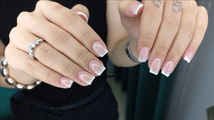 آموزش کاشت ناخن