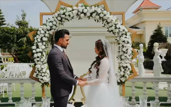 عاقد  عقد آریایی 