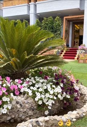 کلینیک پوست و مو رویال وی آی پی 