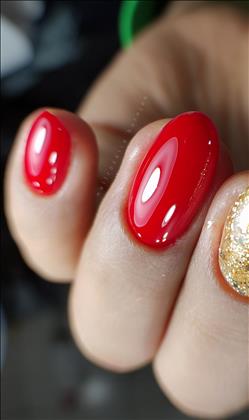 خدمات کاشت و طراحی ناخن