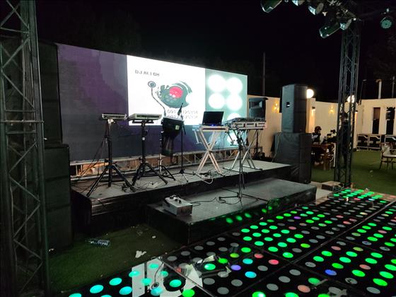 دی جی و گروه موزیک 