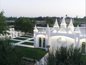 باغ عمارت تالار نورا