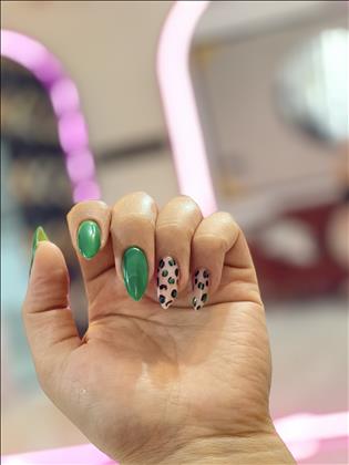 کاشت ناخن فائزه غفوریان