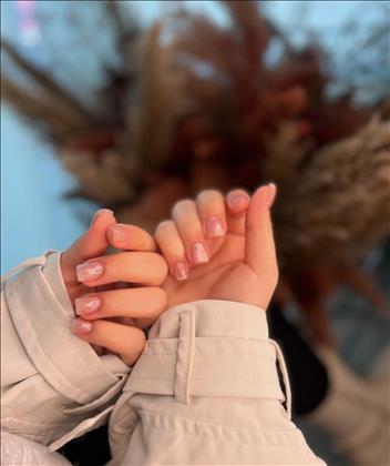 ارائه انواع کاشت ناخن