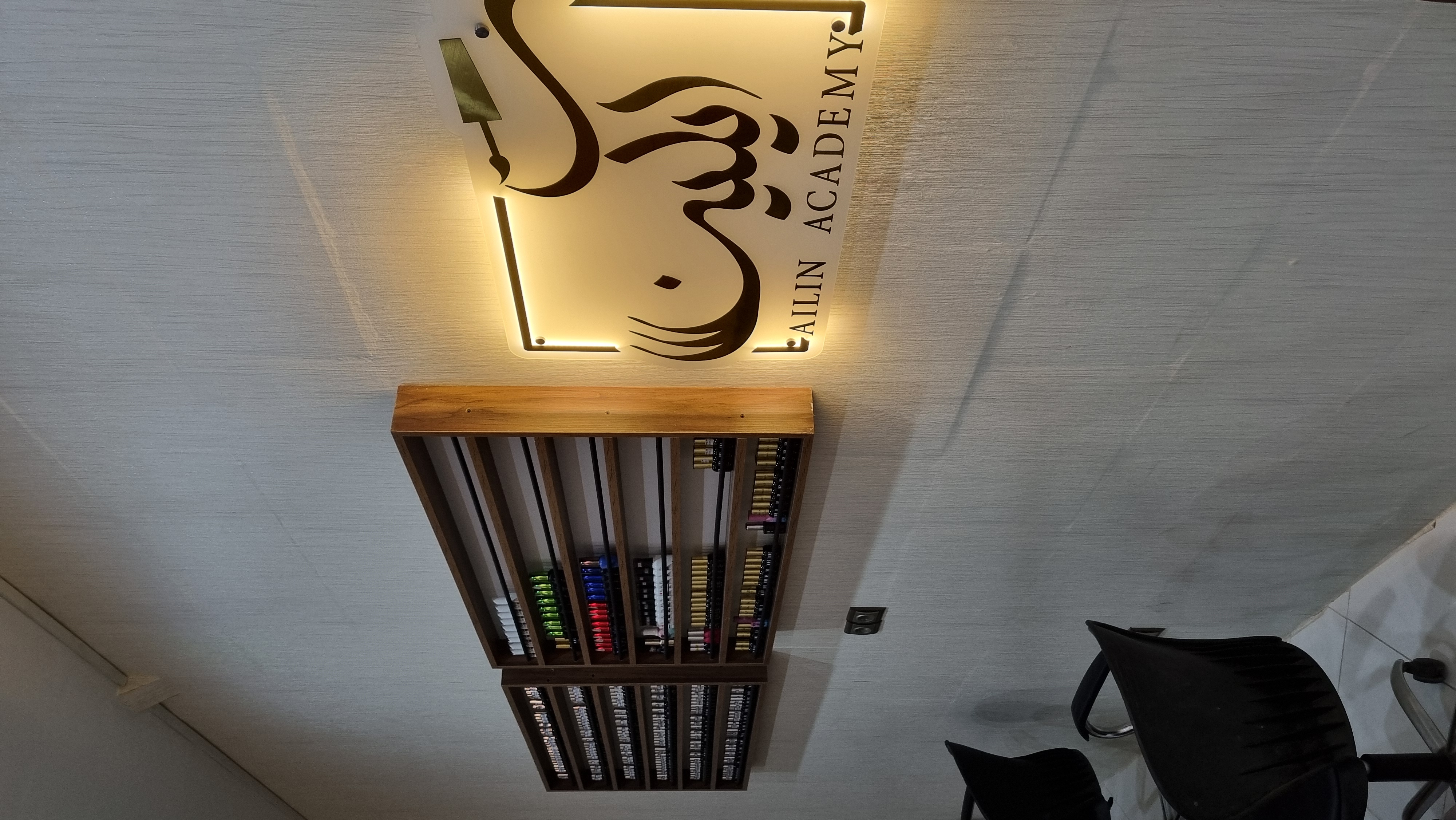 آکادمی ناخن آیلین در گناباد آکادمی ناخن آیلین در گناباد